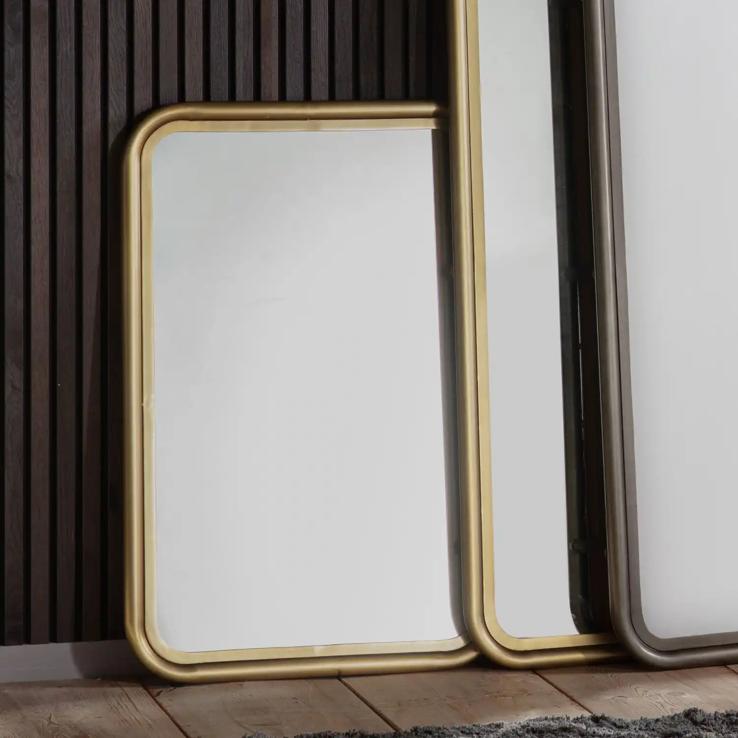 Lavish Gold Circle Design Wall Mirror
